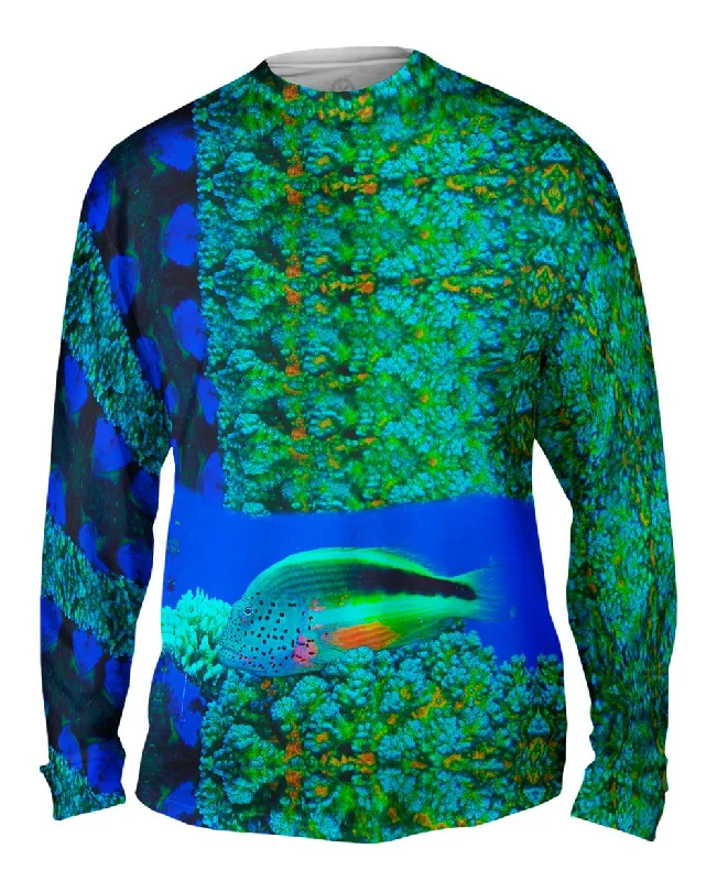 Long-Sleeve-Linen-Hawksbill Turtle Swimming Underwater