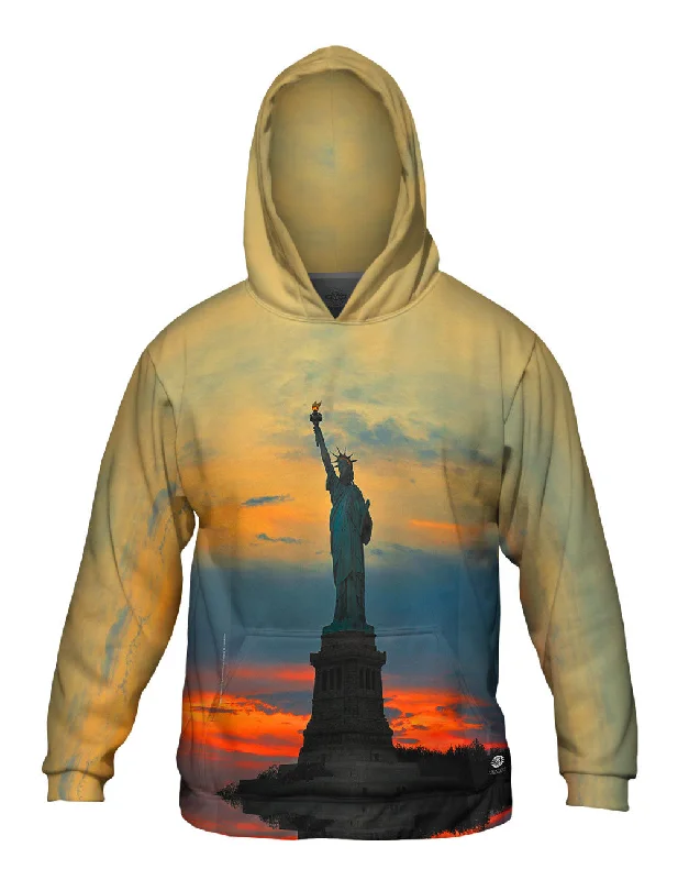 Hoodie-Stretch-Statue Of Liberty Golden Sunset