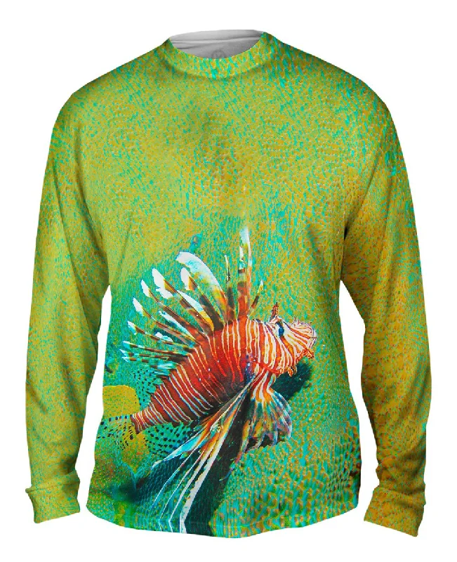 Long-Sleeve-Oversized-Lionfish Growl Underwater